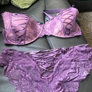 Adore Me bra and panty set 40F and 1X. Purple.